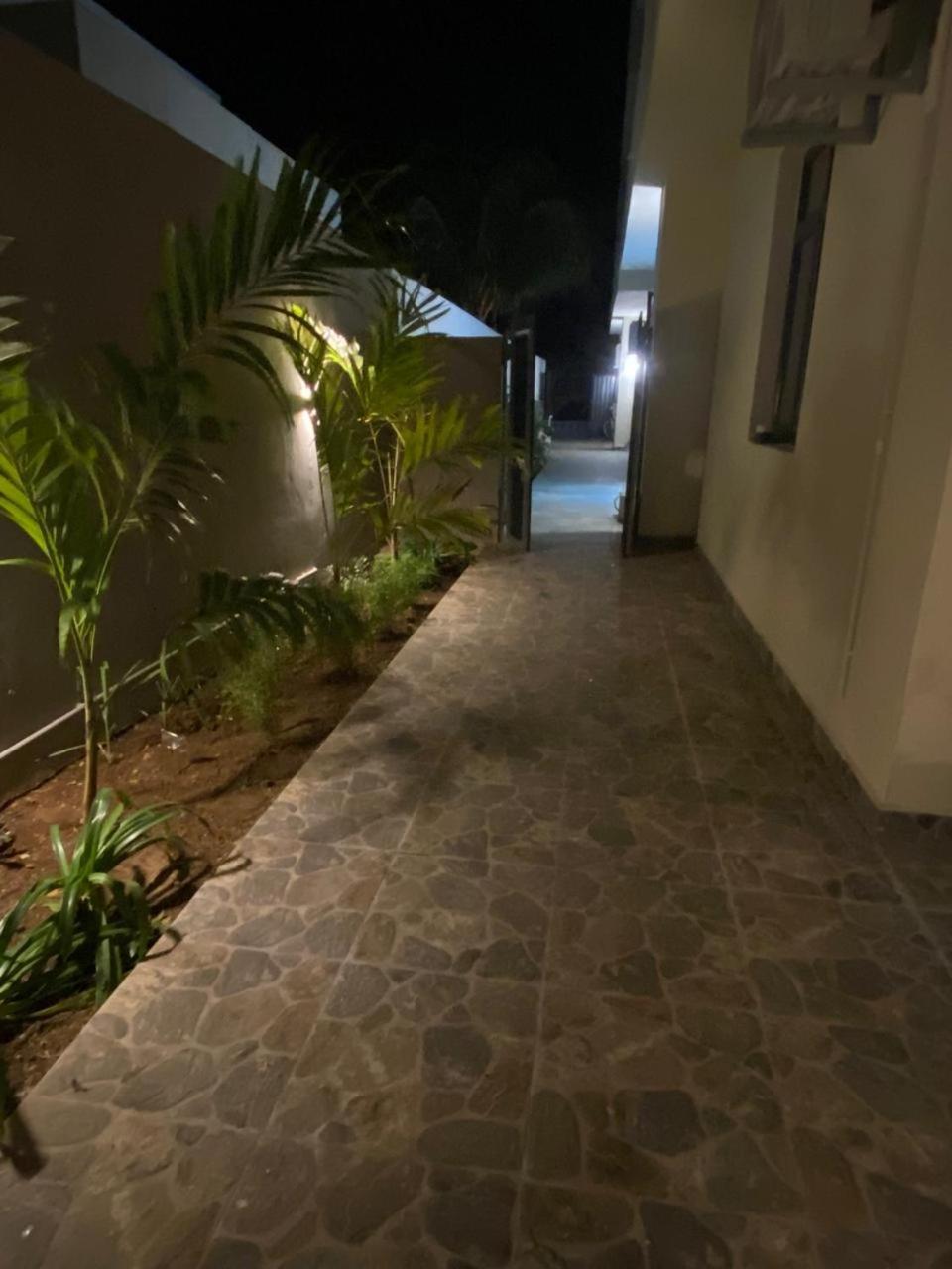 Luxury Retreat At Aqua Breeze Apartment, Flic En Flac Bagian luar foto
