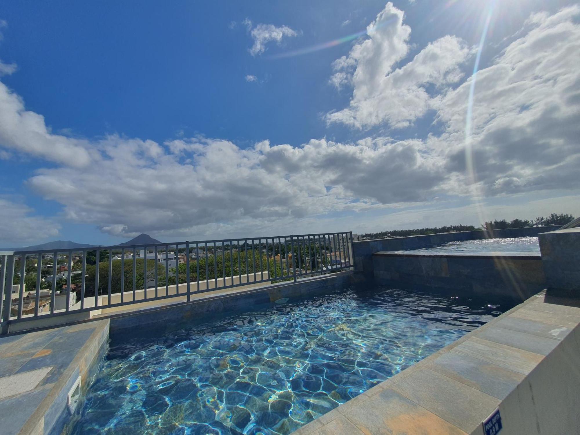 Luxury Retreat At Aqua Breeze Apartment, Flic En Flac Bagian luar foto