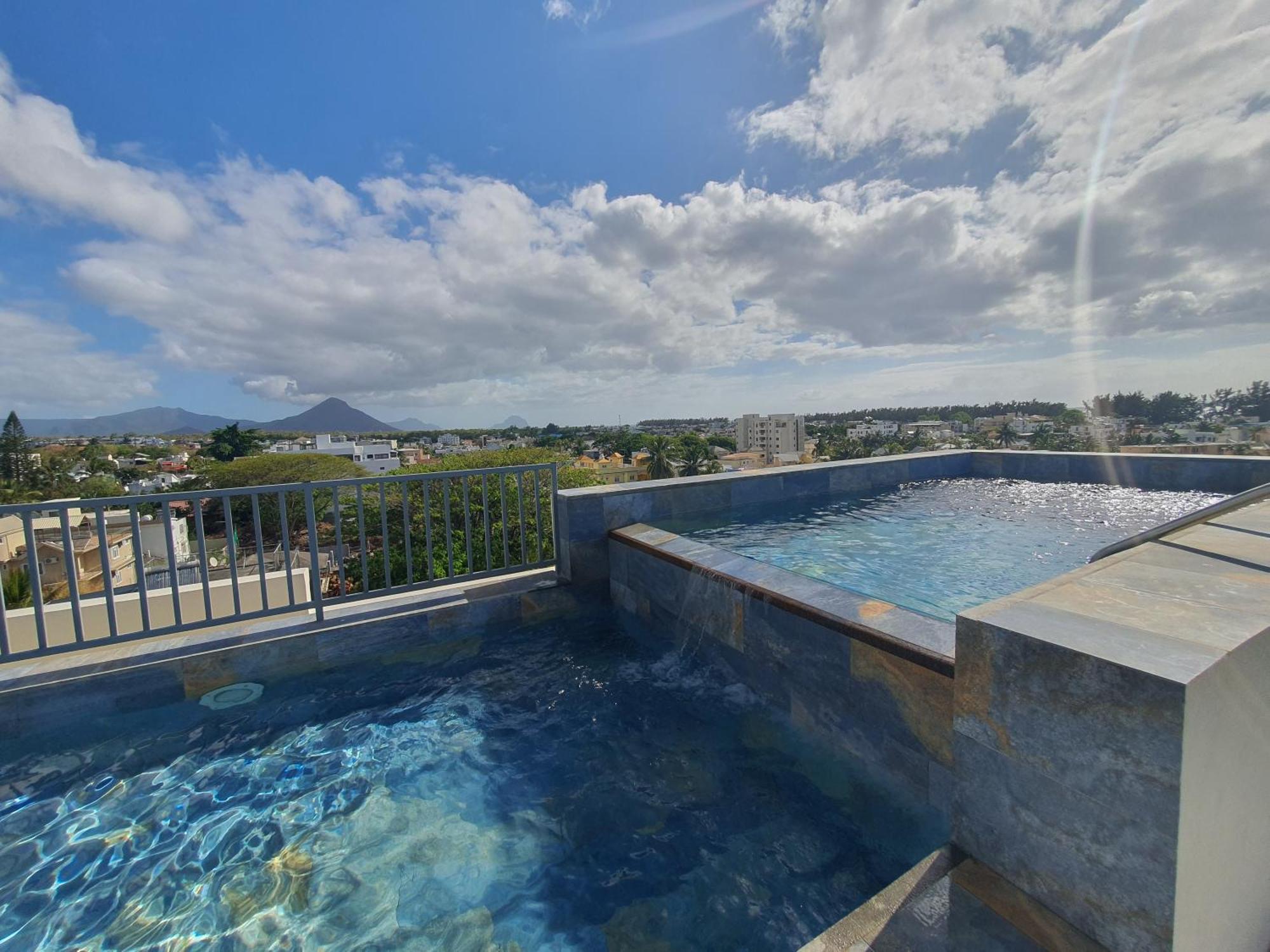 Luxury Retreat At Aqua Breeze Apartment, Flic En Flac Bagian luar foto